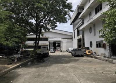 90244 - Office building for sale with warehouse, Theparak Road, near BTS Samrong, area 2-1-93 rai.