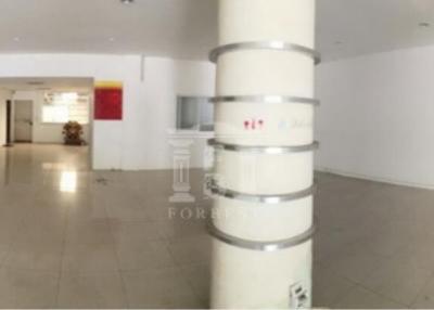 37835 - Lat Phrao, office building for sale. Usable area 1,500 sq m.