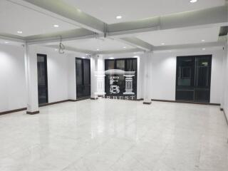 41929 - Office building for sale Kasemrad Road, Rama 4, near Channel 3, area 22 square wah