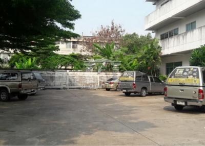 39824 Office/factory building for sale, Soi Wachiratham Sathit 38, 5 floors high, area 1-1-8 rai.