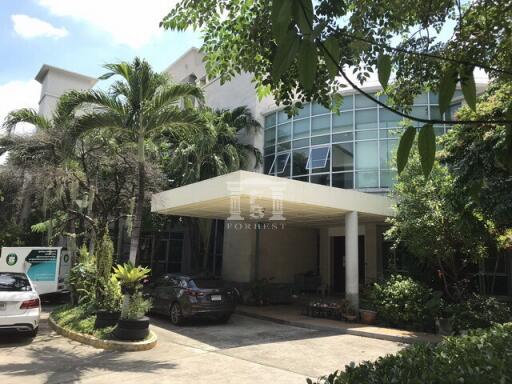 40101 Office building for sale on Petchkasem 7 Road, near Tha Phra Interchange , size 2,000 sq.m.