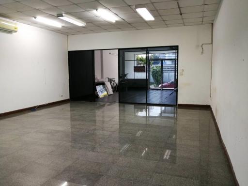 39660-Office building for sale Srinakarin Road, area 58.50 sq m.