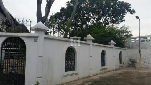 37572 -Single house for sale, Tiwanon Road, Ngamwongwan, 3.5 floors, area 130 sq m.