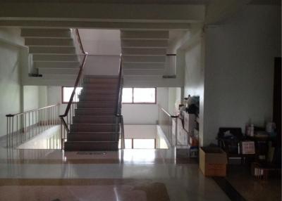 34984 - Single house for sale with 1 rai of land, Sukhumvit 49, near Samitivej Hospital.