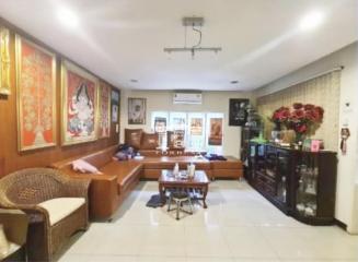 90618 - Single house for sale, Den Thong Village, Watcharaphon Village, corner house, good feng shui.