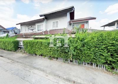 90618 - Single house for sale, Den Thong Village, Watcharaphon Village, corner house, good feng shui.