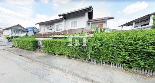 90618 - Single house for sale, Den Thong Village, Watcharaphon Village, corner house, good feng shui.