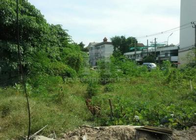 35977 - Land for sale, Srinakarin Road (Soi Sri Dan), area 1-2-56 rai.