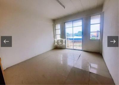 43029 - Commercial building for sale, 3 floors with mezzanine, 4 units, Rayong.
