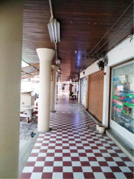 40327 - Commercial building for sale + dormitory 451 sq m. next to Phahon Yothin opposite. Bangkok Rangsit University