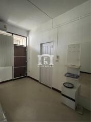 42007 - For sale/rent commercial building, 5 floors, 2 units, area 26 sq wa, Silom.