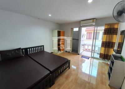 39739 - Commercial building for sale converted into rooms for rent in Phetchaburi area, near BTS Ratchathewi.