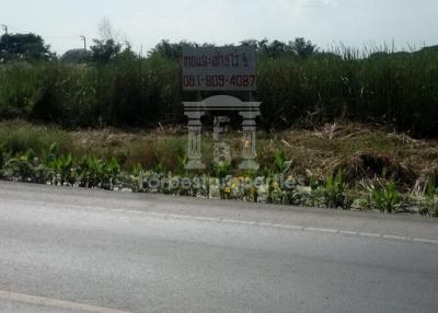 35019 - Land next to Ruam Phatthana-Suwinthawong Road, area 19 rai.