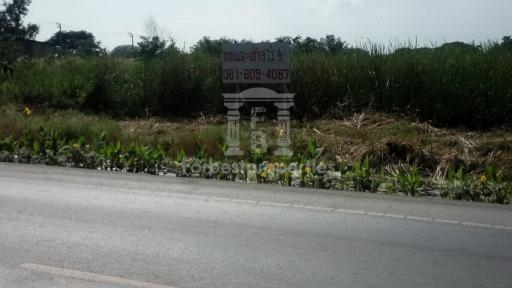 35019 - Land next to Ruam Phatthana-Suwinthawong Road, area 19 rai.