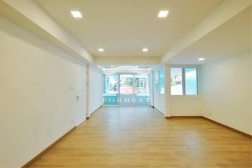 41631 - 2-story detached house for sale, Khlong Tan Niwet, area 79 square meters.
