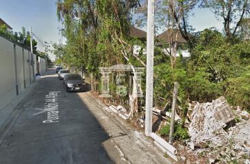 41492 - Land near BTS Punnawithi, orange area, suitable for building a luxury townhome. or apartment 460 sq wah