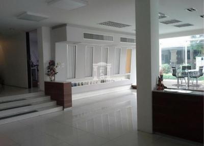 35580 - Office building for sale, Sukhumvit Road 39, area 71 sq wah