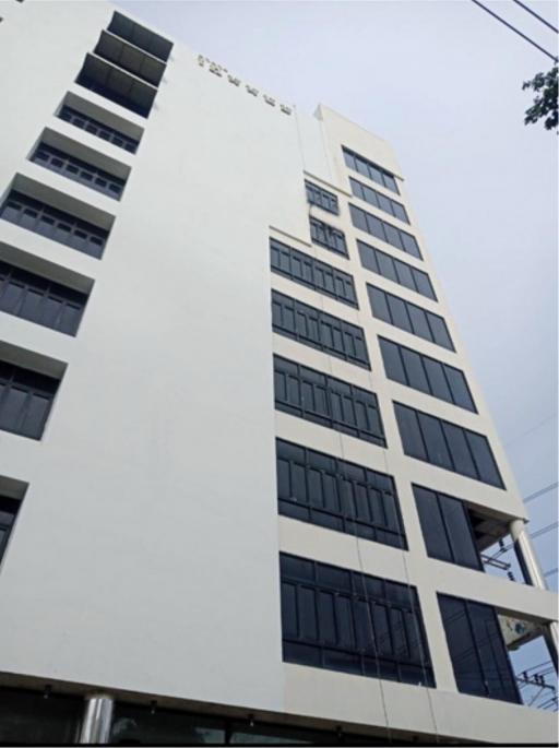 31825 - Ramkhamhaeng Road, office building, area 1,572 sq m.