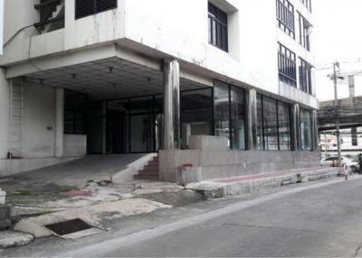 31825 - Ramkhamhaeng Road, office building, area 1,572 sq m.