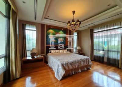 41718 - Luxury detached house for sale in Lakewood Country Club golf course. There is a private swimming pool.