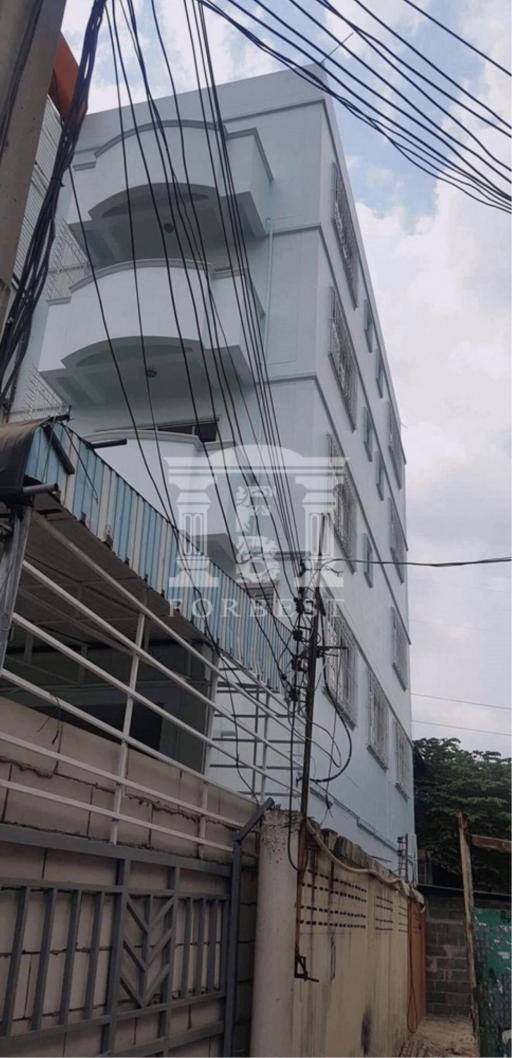 41496 - Commercial building for sale, 4.5 floors high (corner plot), Khlong 3, Pathum Thani *Sold with tenant*