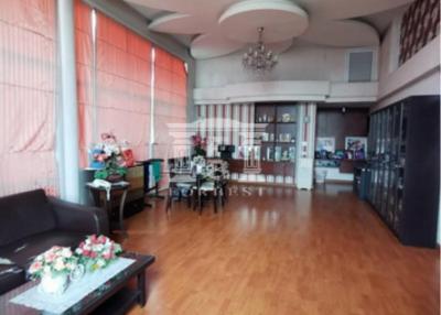 40843 - *Sole Agent* Office building for sale between Suthisan, near Saphan Khwai - Vibhavadi, 4 floors, usable area 510 sq m.