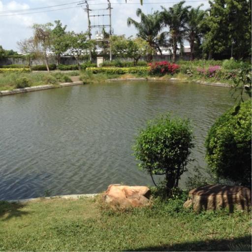 35205 - Single house for sale next to Lake Lake (Crystal Lake), corner house, next to the road on 2 sides, area 305.30 square meters.