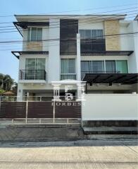 42314 - บ้านเดี่ยว 3 ชั้น 57.7 ตร.ว. หมู่บ้านธนาพัฒน์ เฮ้าส์