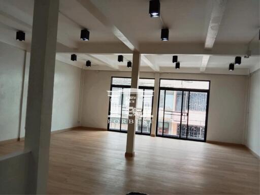90499 - Commercial building for sale, 4 floors, 2 units, newly renovated, Sathu Pradit Rd.