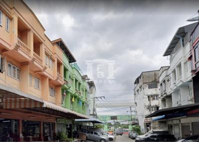 40750 - Commercial building for sale, 3.5 floors, 2 units, Ramintra Km. 8, Khubon, only 30 m from the main road, 40 sq wa