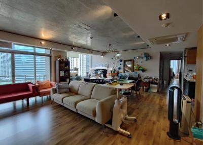 90691 - Condo for sale, All Seasons Place, near Central Embassy.