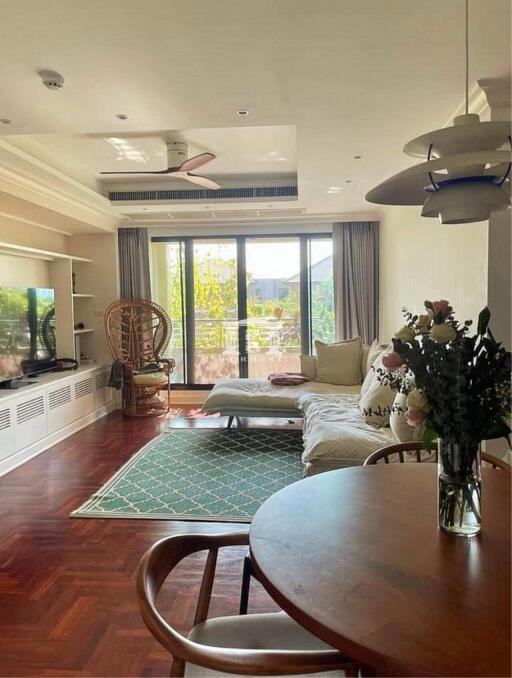 42730 - Condo for sale: Supreme Ville, Yen Akat, room decorated in Mid-Century style, 4th floor.
