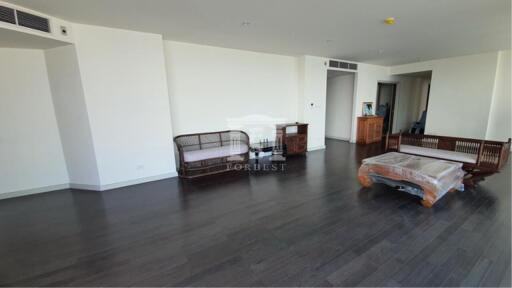 90020 - Condo for sale, Water Mark Charoen Nakhon, 286.6 sq m, corner room, view of the Chao Phraya River curve.