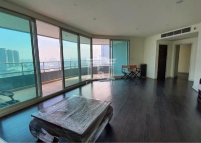 90020 - Condo for sale, Water Mark Charoen Nakhon, 286.6 sq m, corner room, view of the Chao Phraya River curve.