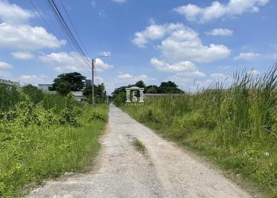 43220 - Land for sale, area 200 sq w, Krungthep Kreetha, near MRT Srikritha Station.