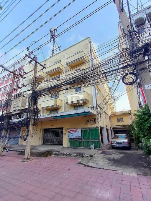 43382 - Land for sale with apartment, area 120 sq w, next to Phetkasem Road, entrance to Soi 67.
