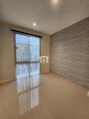90802 - Townhome for sale, Ramintra-Wongwaen. Near the Pink Line MRT, expressway, area 29.10 sq w.