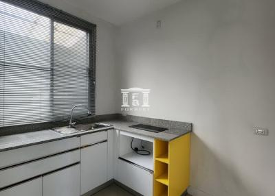 90802 - Townhome for sale, Ramintra-Wongwaen. Near the Pink Line MRT, expressway, area 29.10 sq w.