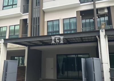 90793 - Soi Ramindra 65 near Watcharaphon intersection. 3-story Townhome for sale
