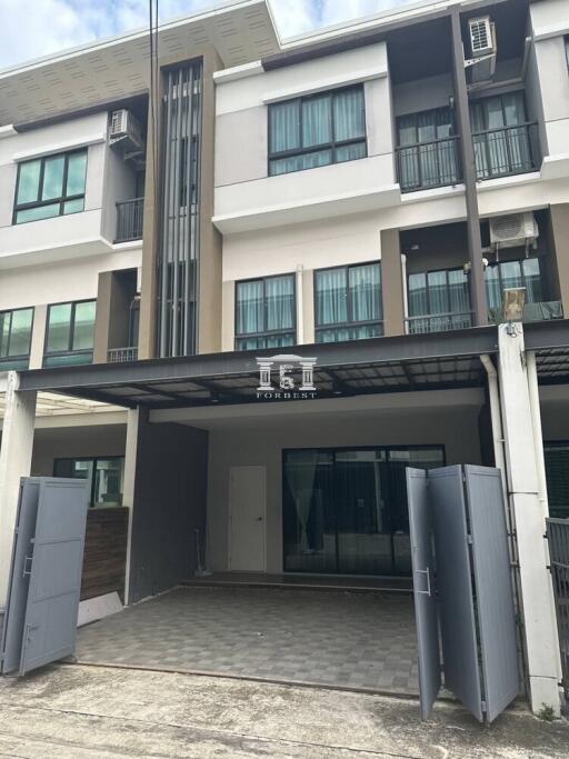 90793 - Soi Ramindra 65 near Watcharaphon intersection. 3-story Townhome for sale