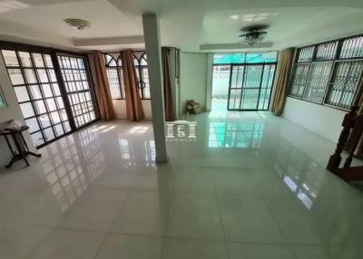43353 - Area 51 sq m, Pracharat Bamphen Road, House for sale.