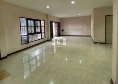 43409 - 2-story, area 131 sq m, Pradipat 3, House for sale.