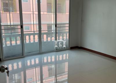 43434 -3 floors + rooftops, 2 blocks, area 30 sq m., On Nut Road, Commercial building for sale
