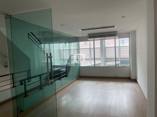 43536 - Casa Diva Sathorn-Wongwaen, area 39.3 sq m., Townhome for sale