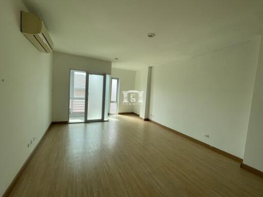 43536 - Casa Diva Sathorn-Wongwaen, area 39.3 sq m., Townhome for sale