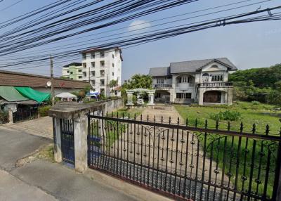 43561 - Land for sale with buildings, Phetkasem Road, area 3-0-68 rai, near MRT Lak Song.