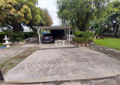 43615 - Land and house for sale, Lat Pla Khao, area 200 square meters, near BTS Senanikom station.