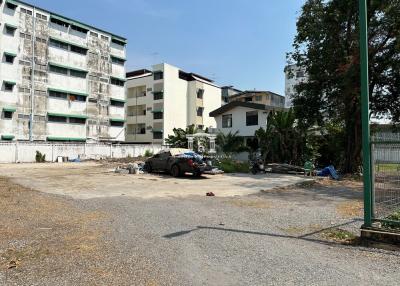 1,821 Sqm. Land listed for ฿ 350,000.