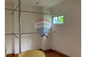 2 bed pet friendly for rent on Chuea Phloeng Road