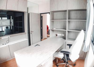 Modern home office space with built-in shelves and desk
